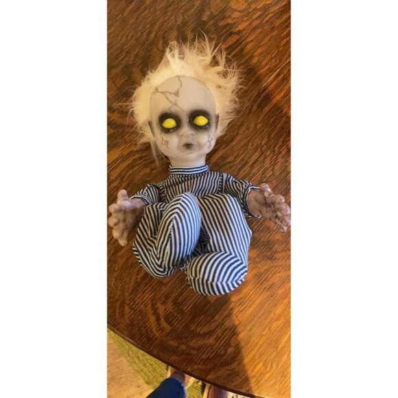 🆕11inch Halloween Creepy Doll Crying Baby Haunted House with Battery Operated - Picture 4 of 12